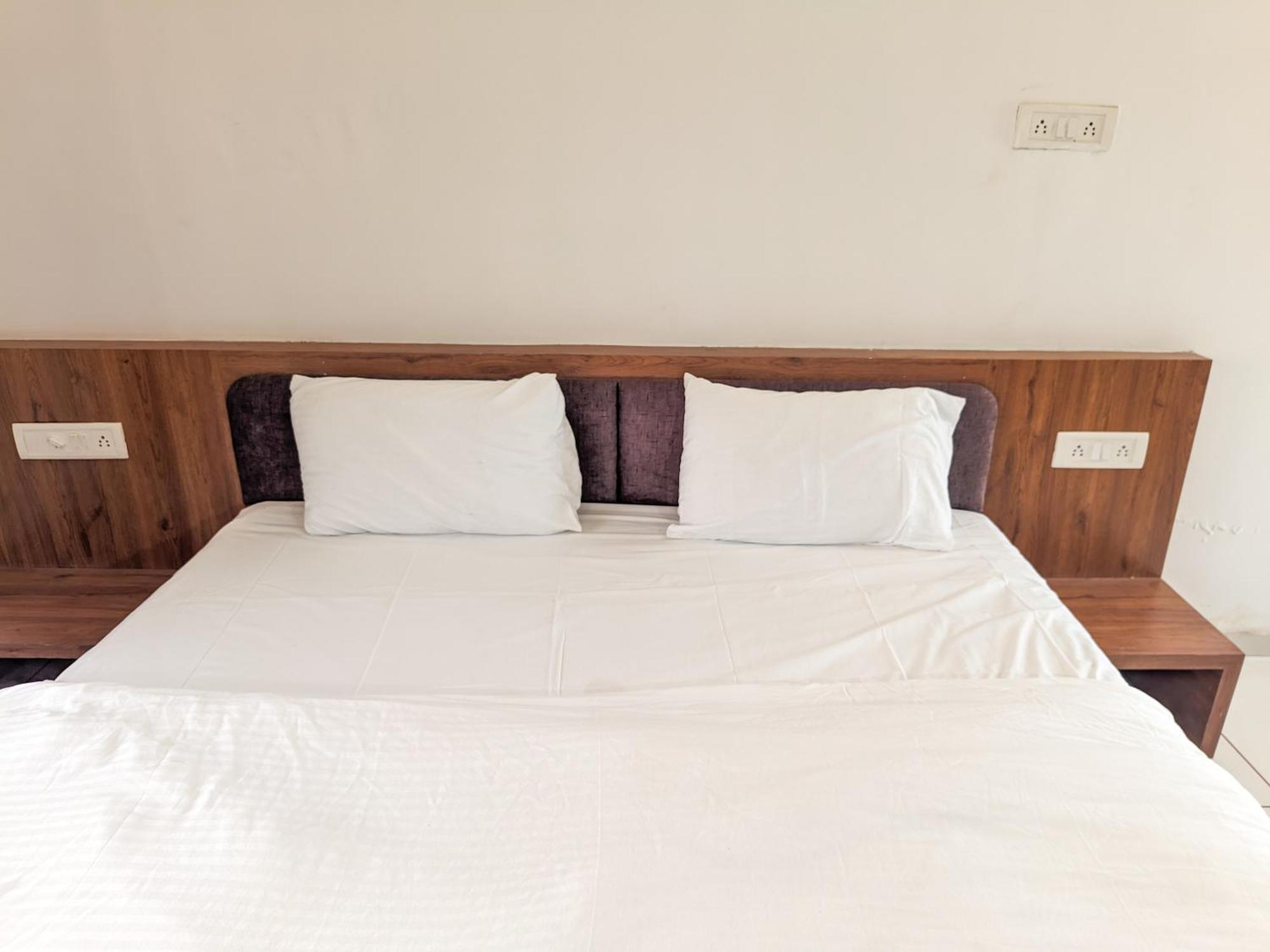 Samrat Homestay Garudeshwar المظهر الخارجي الصورة